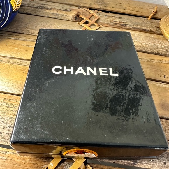 CHANEL vintage gold plated twisted CC bangle - Picture 10 of 16